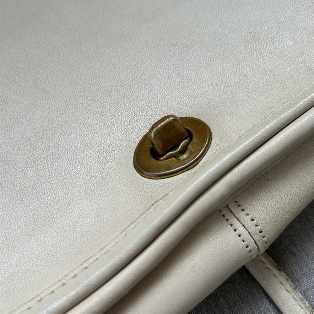 Coach Vintage y2k 90s Willis flap turnlock crossbody bag bone cream 8845 - Picture 6 of 15